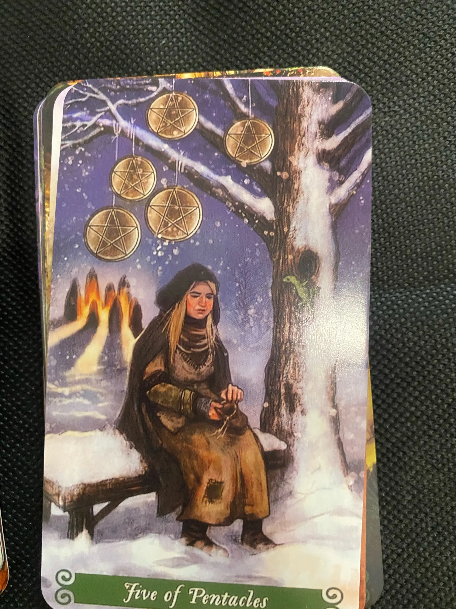 5 огня манара. Колода таро книга теней. Принц жезлов таро кроули. 5 огня таро. Таро огня рикардо карвальо.