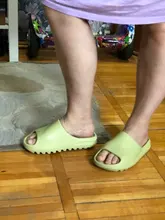 Zapatillas de verano de las mujeres de los hombres goma Eva para interiores 2021 Cool Fondo suave sandalias tendencia diapositivas Unisex chinelas zapatos para la playa casa 36-45