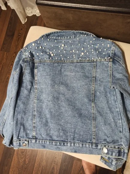 Women Pearl Embellished Denim Jacket With Long Sleeve JKP4722