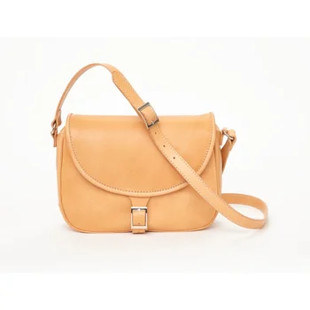 

Catana Classic. Borsa to spalla in morbida pelle Tuscany conciata to vegetale. 100% made in Italy. Pair
