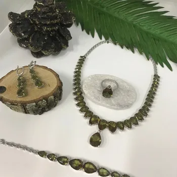 شراءطقم مجوهرات Zultanite ، خاتم Zultanite ، سوار Zultanite ، قلادة Zultanite ، أقراط Zultanite ، فضة يدوية