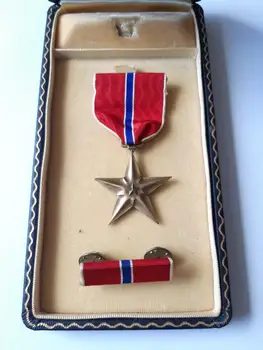 

WW2 USA Bronze Star with case