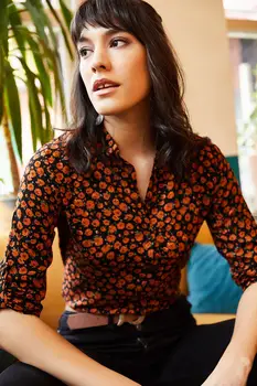 

Ola Women Black Tiny Floral Viscose Shirt GML-19000608