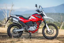 Cubierta universal de la motocicleta al aire libre UV Protector de la VESPA todas las estaciones impermeable de la bici de la lluvia cubierta a prueba de polvo M L XL 2XL 3XL 4XL 190T