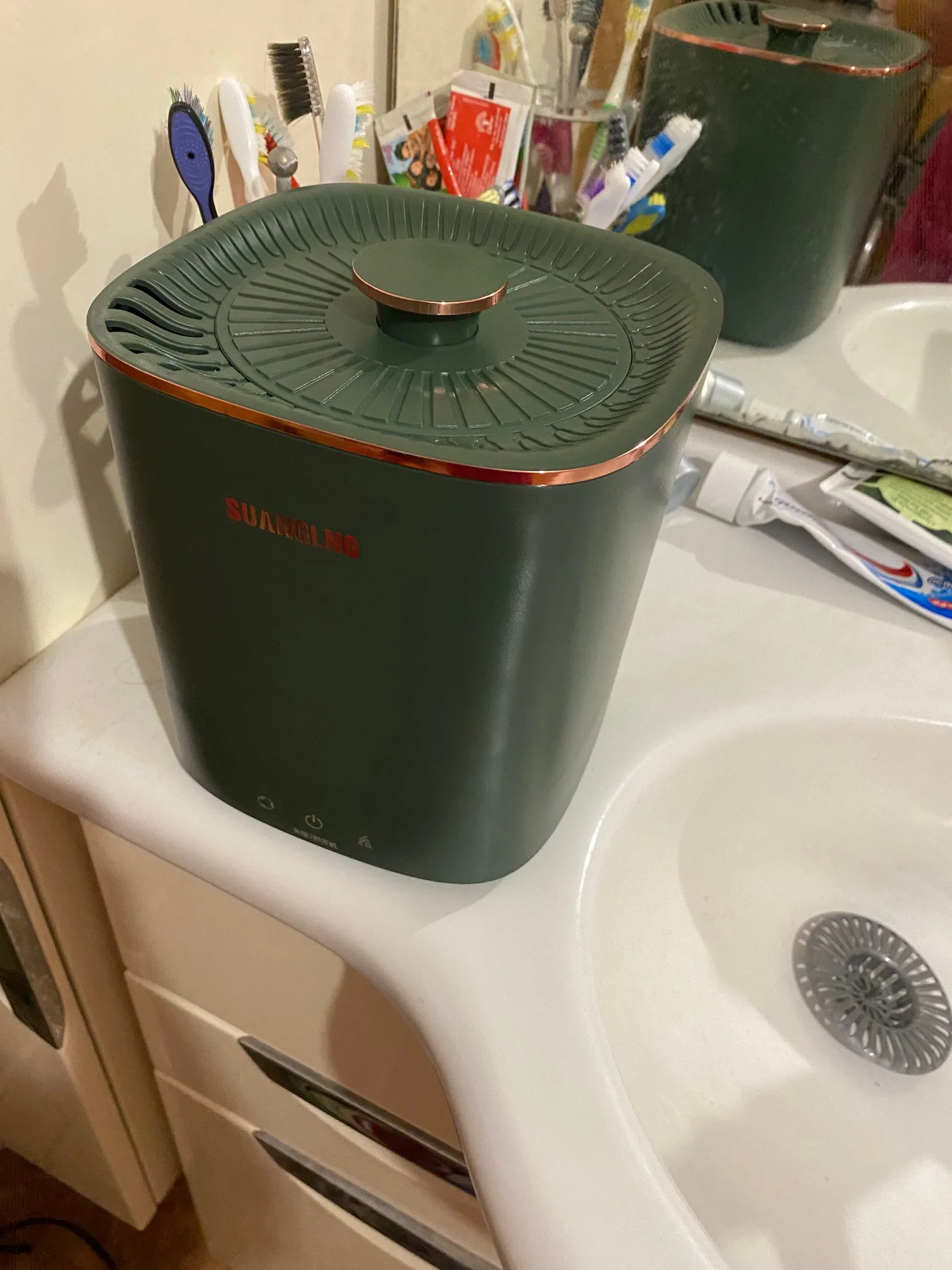 Attachment image review on An ultra-fast portable washing machine for home and travel