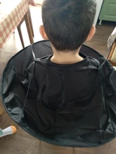 Paño de corte de pelo para adultos y niños, delantal impermeable para salón de peluquería, capa de peluquería, color negro y azul, 1 unidad