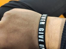 Pulsera de silicona de estilo minimalista para hombres y mujeres, pulsera deportiva de reconocimiento de personalidad, sin dolor ni ganancia
