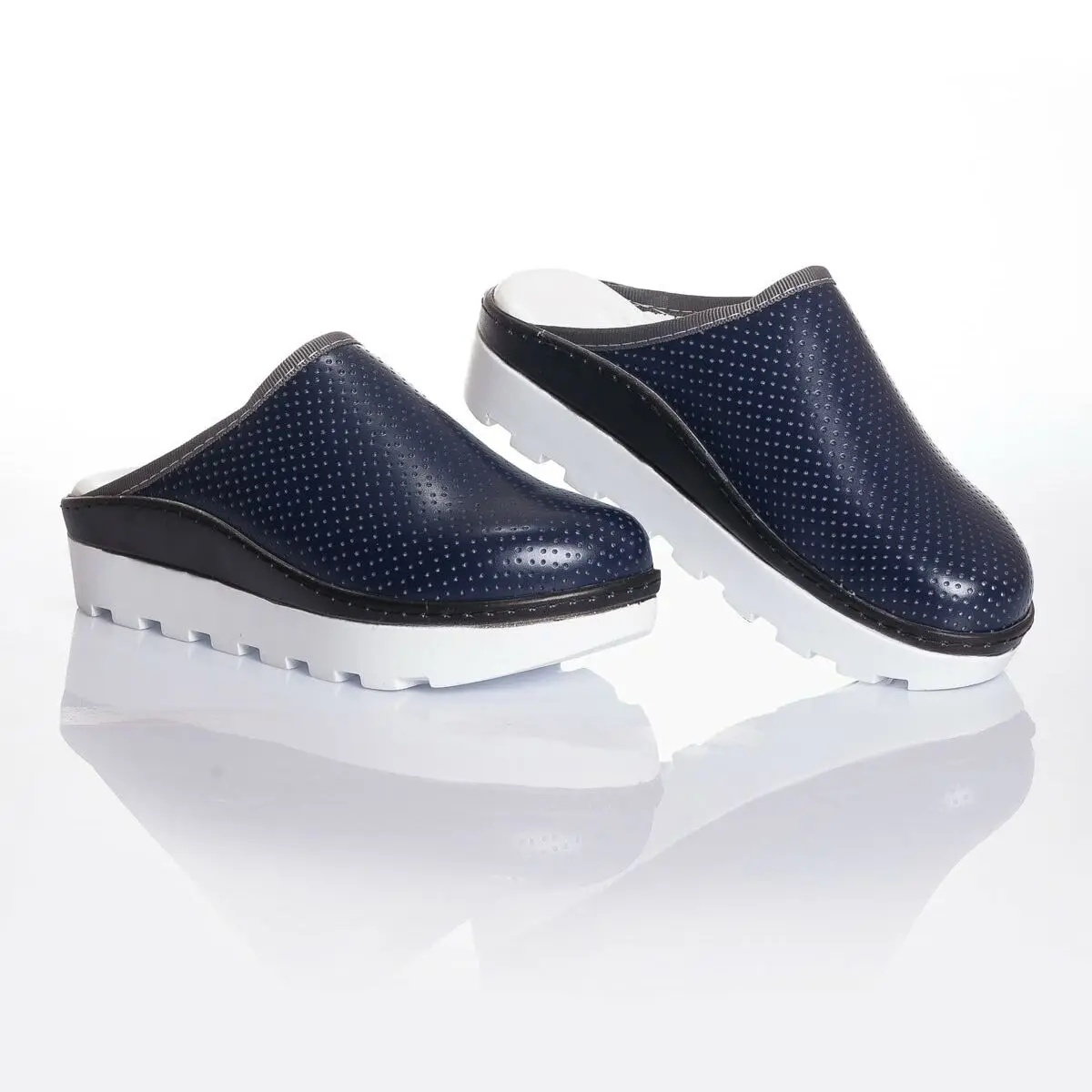 

2022 New Orthopedic Sabo Women Slippers Sandals Shoes Nurse Doctor Hospital Medical Casual Quality Soft Comfort Anti-Slip Clogs