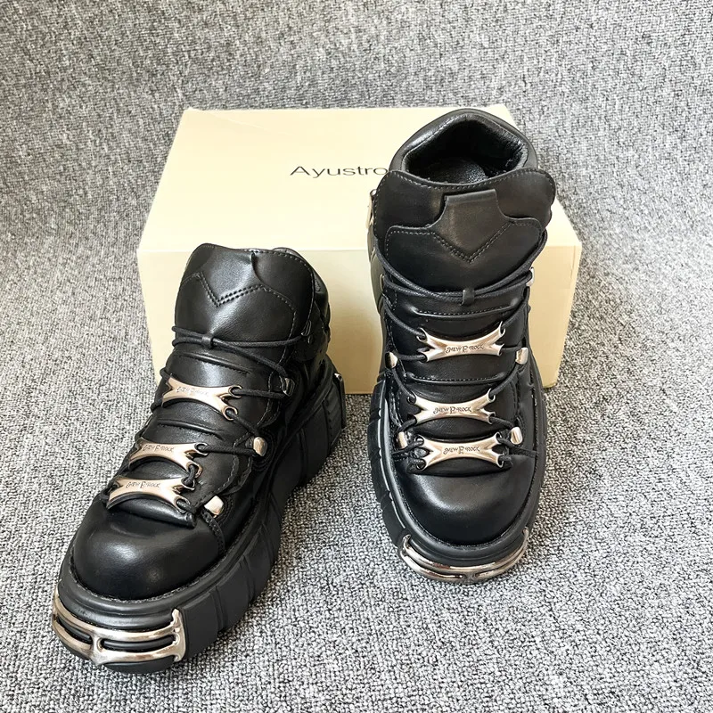 Рисунок 3 - Женские кроссовки в стиле панк