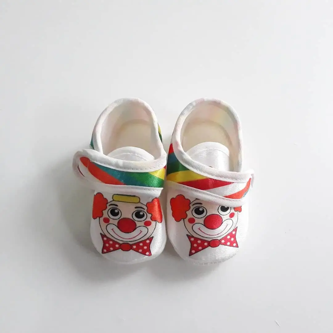 

Clown Pattern Baby Booties