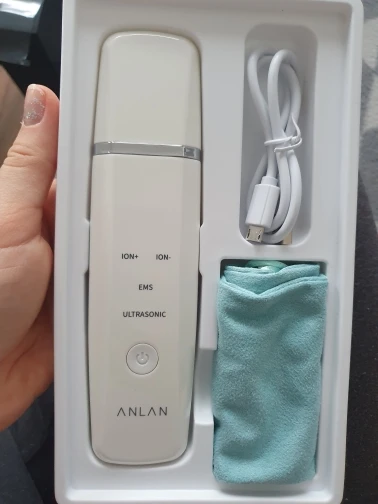 Отзыв о товаре ANLAN Ультразвуковой скрабер скруббер, ионная лопатка для чистки лица, пилинг, лифтинг для лица, удаление угрей, терапия красным светом для удаления черных точек blackhead remover узи чистка ультразвуковая чистка лица от пользователя S***a
