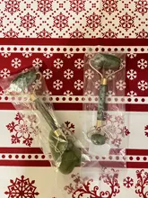 Gua Sha-Rodillo verde 2 en 1, herramientas de Jade Natural, masajeador con piedras para cara, cuello, espalda y Jawline