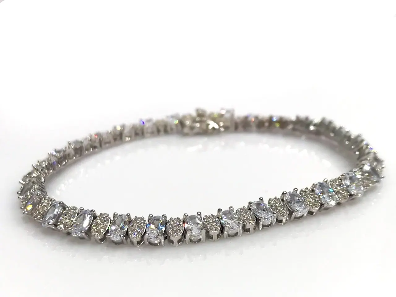 Italian Diamond Work Oval Zircon Watercourse Silver Bracelet