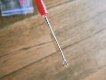 Enhebrador de aguja con mango de plástico, color rojo, para micro utensilios para extensiones, 6 uds.