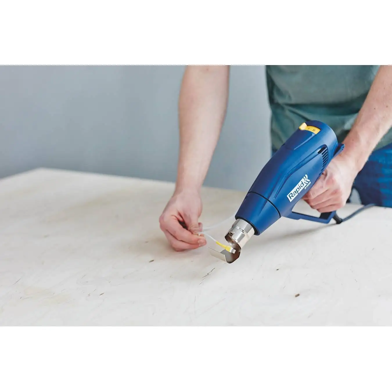 Фен технический Rapid 5001341 (1800 Вт; 450 л/мин; 300-550°C; ступенчатая регулировка t; защита от перегрева)