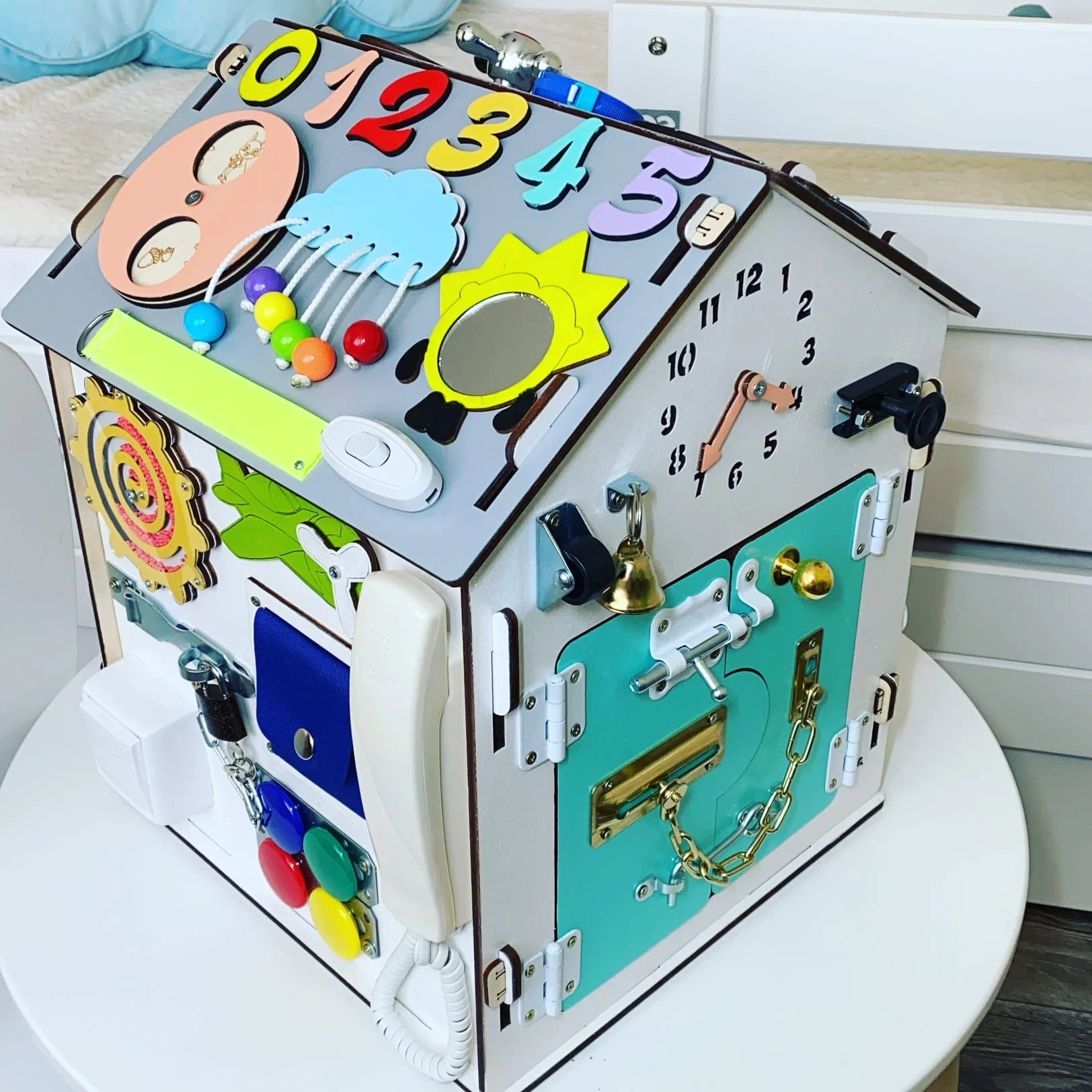 Рисунок 3 - Бизиборд Бизидом  для детей  Размер 40х40х40 см