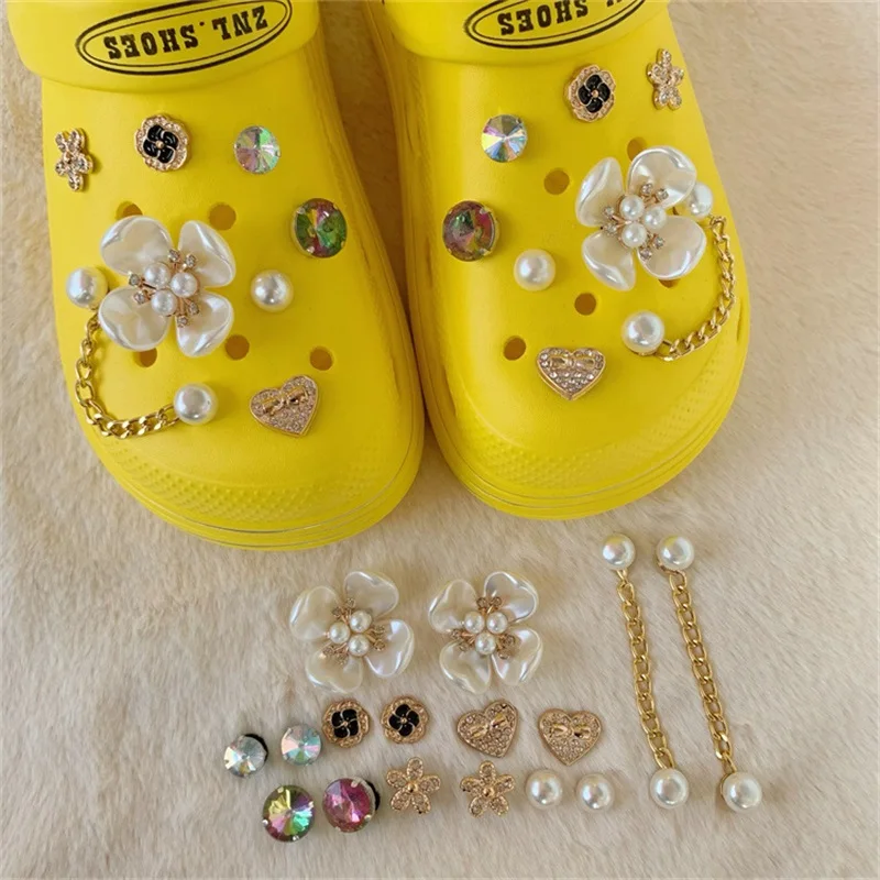 

Cute Luxury Shoes Accesories Rhinestone Bling Croc Charms Set Chain Crocs Shoe Decorations Diy Buckle Pearl Shoes Flower New