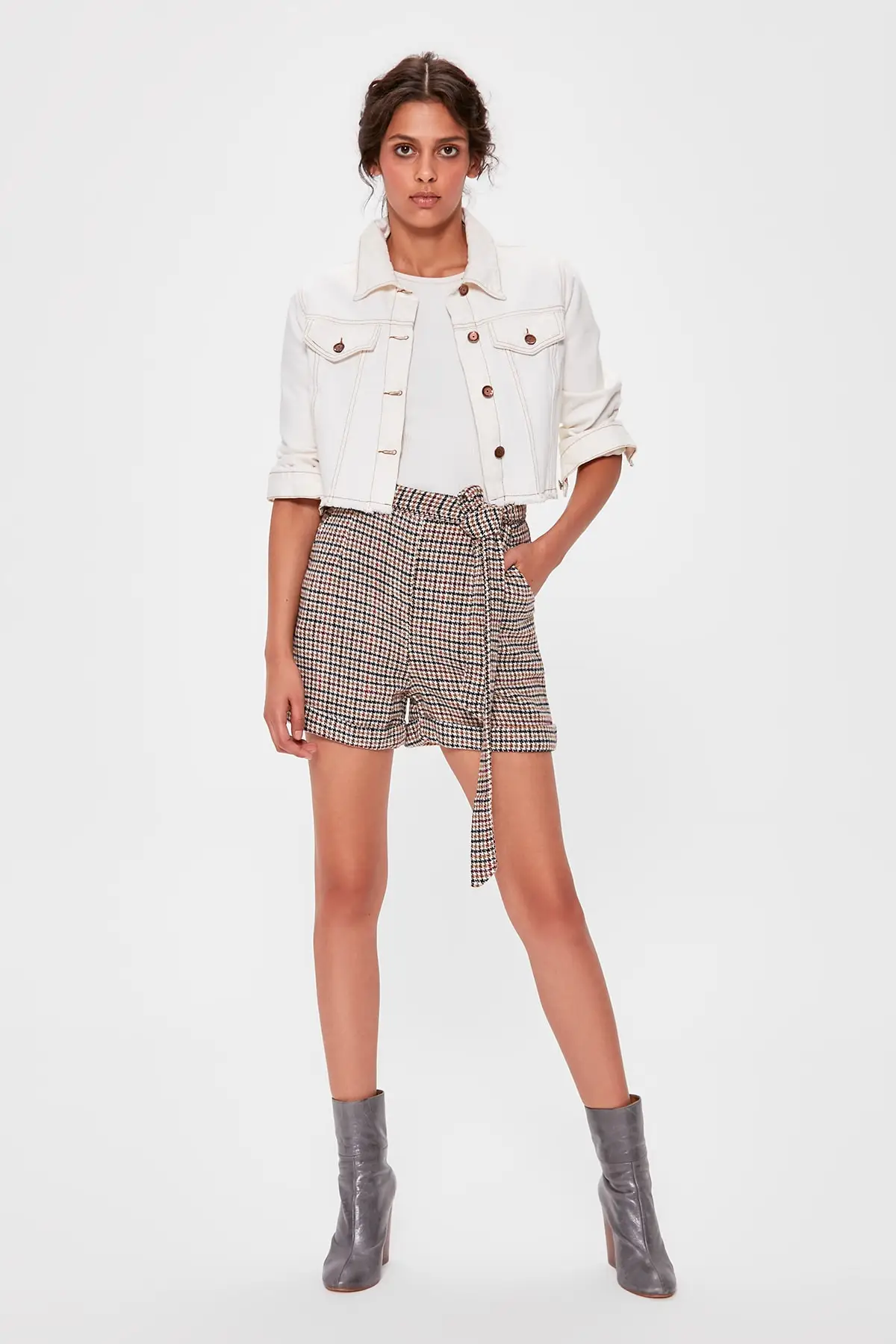 Trendyol Multicolour Lacing Detailed Shorts TWOAW20SR0043