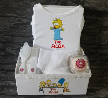 

Canastilla recién nacido, regalo personalizado con tus series favoritos, body y productos bebé