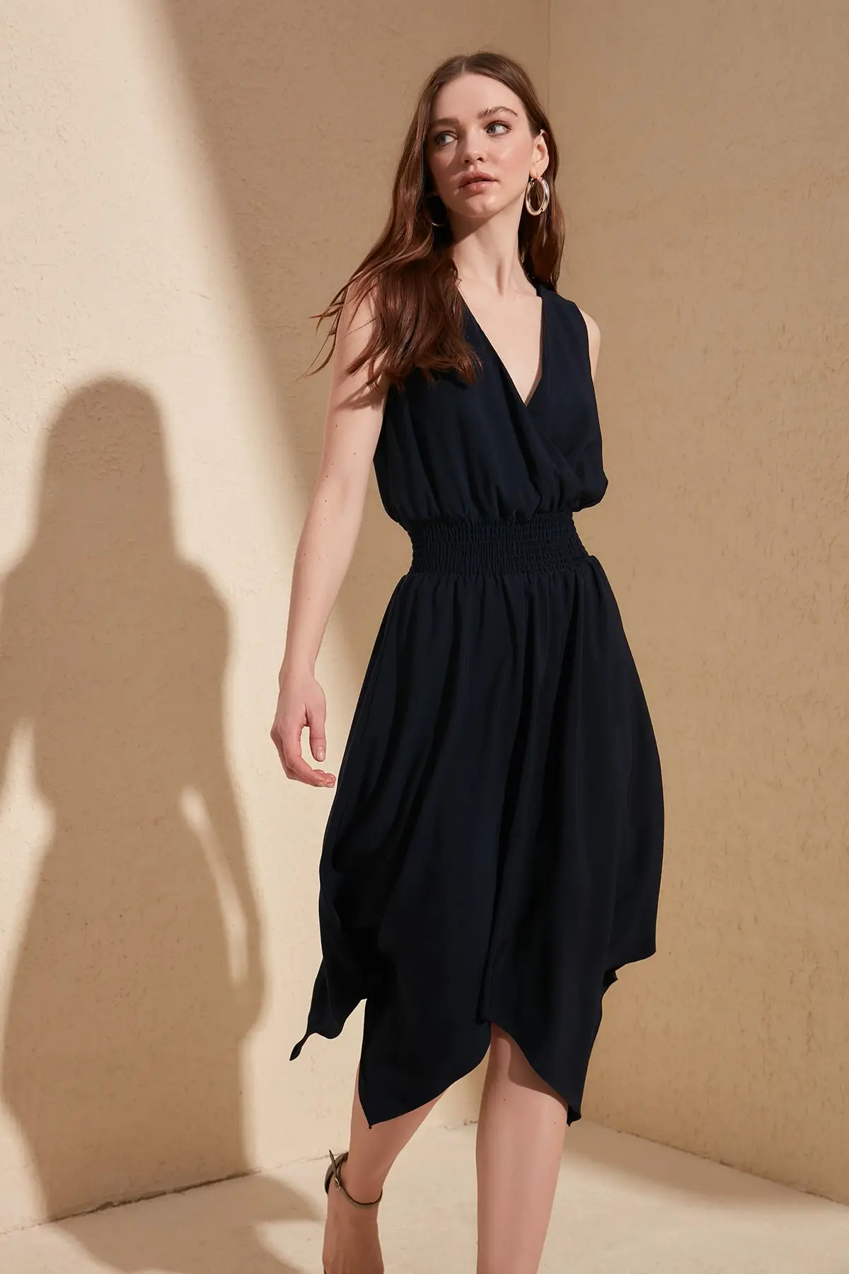 

Trendyol Gipeli Asymmetrical Dress TWOSS20EL1746