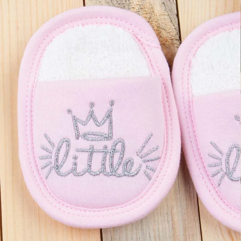 Cor-de-rosa nome personalizado bordado para bebê menina