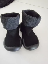 Zapatos de nieve cálidos para niños, calcetines bordados, calcetines gruesos cepillados, botines para bebés y niñas, suelas blandas