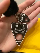 Ouija-Llavero con forma de pompón de resina para mujer, llavero de mano con bola de inflado, artesanía de tablero Punk, 1 unidad