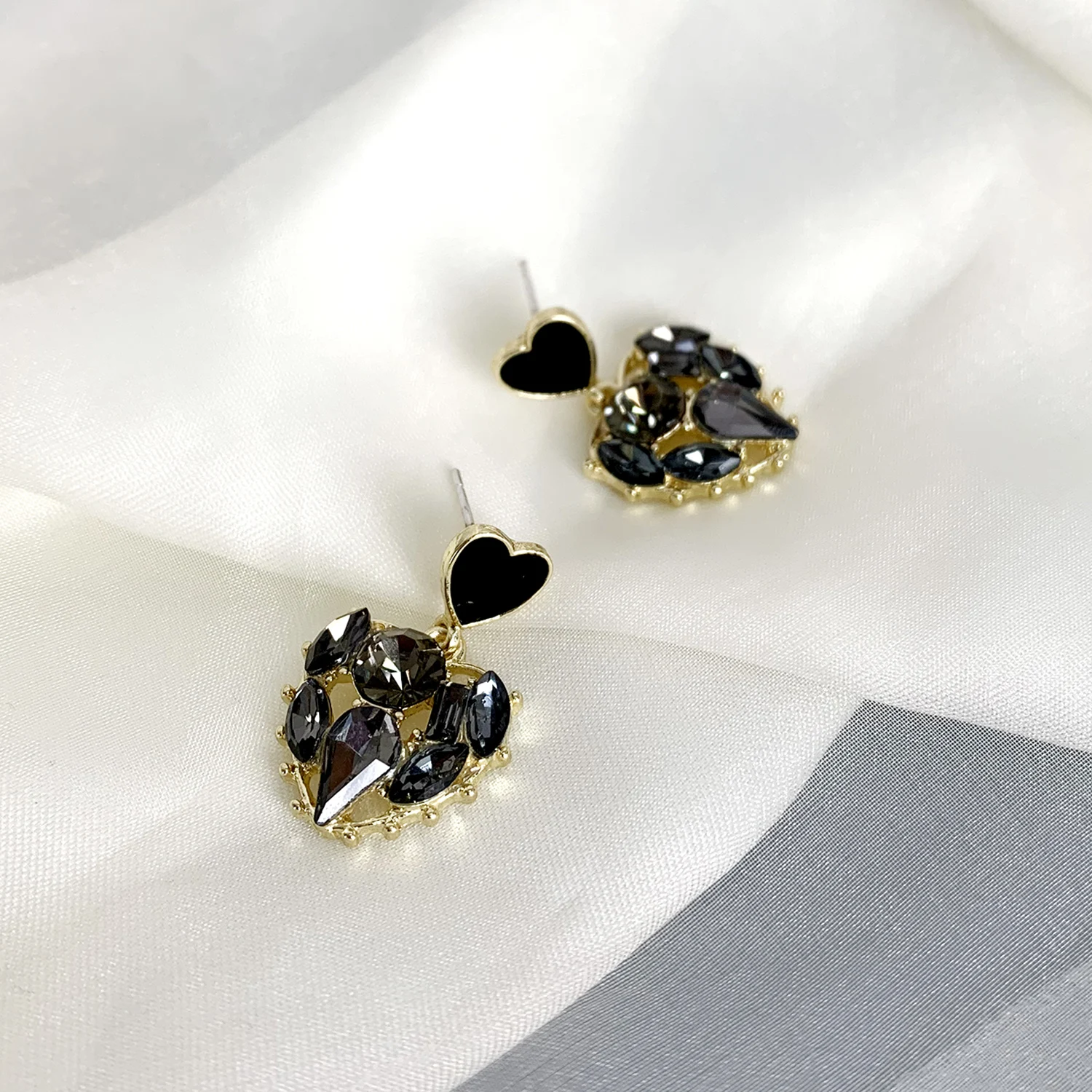 Vintage-Black-Heart-Shape-Drop-Earrings-For-Women-Crystal-Love-Flower-Rhinestone-Statement-Earring-Girl-Party.jpg_.webp