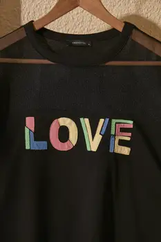 

Trendyol Tulle and Embroidery Detail Boyfriend Knitted T-Shirt TWOSS20TS1005
