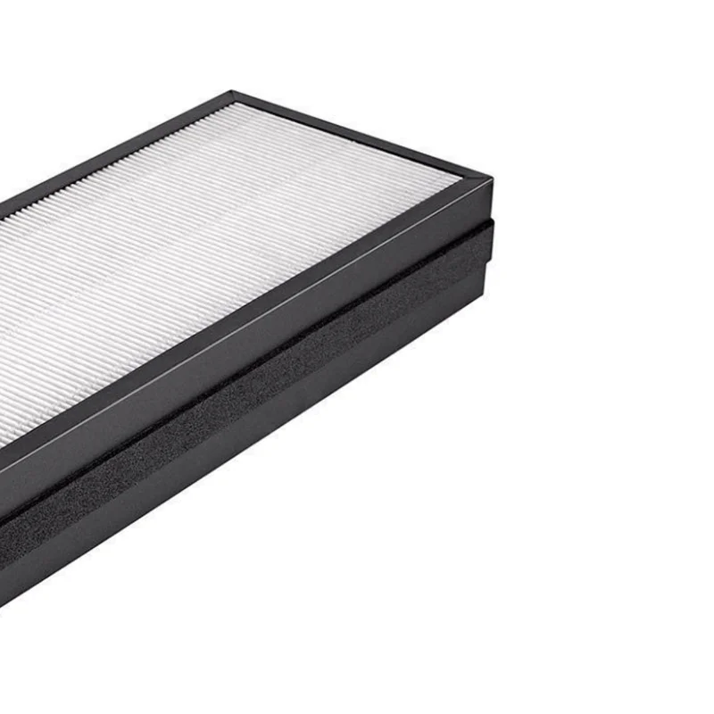Filtre de remplacement inséré dans le purificateur d'air HEPA Tion 4s, prêt à être utilisé dans une pièce.
