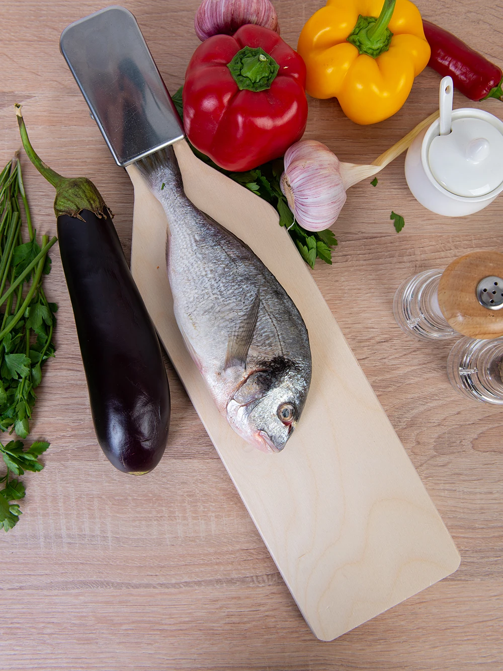 Доска для чистки рыбы с зажимом