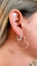 Pendientes de plata de Plata de Ley 925 auténtica asimétrica pendientes con argolla de corazón para las mujeres pendiente plateado a la moda de regalo de la joyería
