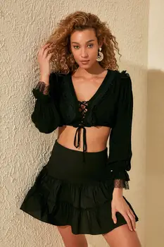 

Trendyol Lace Appliqués Carmen Collar Blouse TBESS20BZ0441