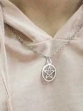 Collar con diseño sobrenatural trampa del diablo pentagrama estrella de cinco puntas Color plata antigua amuleto colgante Vintage Retro película joyería al por mayor