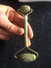 Rodillo de Jade para masaje Facial, rodillo de Jade verde y rosa, piedra Natural, herramientas para el rostro, mentón, cuello, belleza, cuidado de la piel