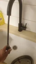 Grifo de cocina de dos funciones, mezclador de un solo tirador, montado en cubierta, de agua caliente y fría, color negro, envío gratis