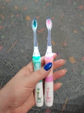 Seago-cepillo de dientes eléctrico para niños, boquillas de repuesto con recordatorio inteligente, luz LED, suministro de batería, Sónico, 3 años +