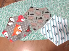 Baberos triangulares para bebé, pechera de algodón con dibujos animados para niño, baberos para recién nacido, toallitas de tela absorbente