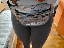 AIREEBAY-riñonera holográfica plateada para mujer, bolso con cinturón, color negro, con formas geométricas, para pecho y teléfono