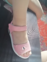 Pu de cuero, sandalias de verano sandalias de princesa con los niños de las estrellas, Anti-deslizamiento zapatos de playa para niña Tamaño 27-36