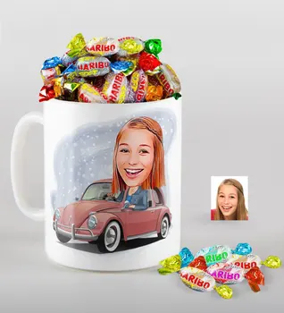 

Personalized Women 'S Drive Caricature Of mug And Haribo Candy Gift Seti-1