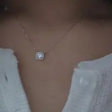 Collar con colgante de diamante cuadrado pequeño para mujer, de Plata de Ley 925, cadena Simple de clavícula brillante a la moda, joyería de boda, regalo de fiesta