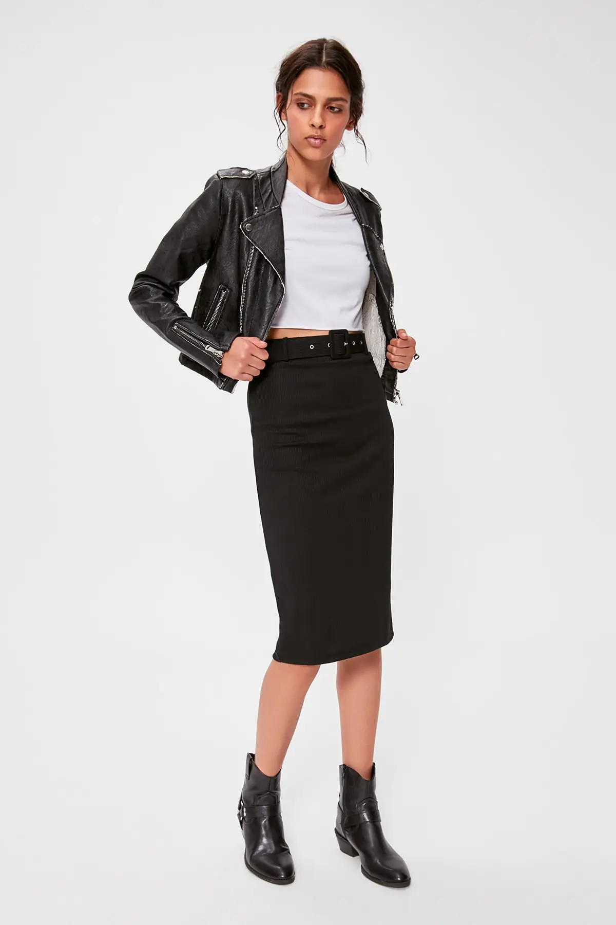 Trendyol черная трикотажная юбка в рубчик с поясом TWOAW20ET0142