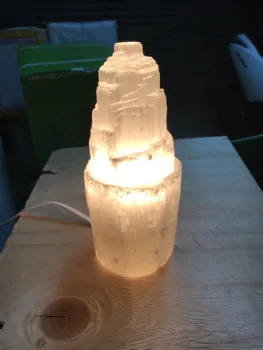 

LAMP SELENITE ABOUT 20- 25 CM CM CONNECTION TO THE NETWORK 220 VOLTS