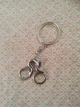 KISSWIFE-llavero de Metal para hombre, llaveros de bicicleta de Color plateado, gran oferta, 2020