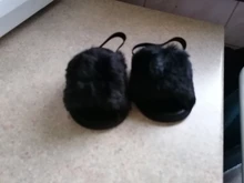 Sandalias con peluche para niñas pequeñas, zapatos planos de piel sintética con suela suave, zapatillas con correa de soporte elástico, para el hogar