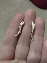 KISSWIFE-pendientes de Metal con forma de hoja para mujer, aretes, estilo trepador de oreja, Simple, Color dorado