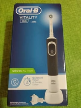 Oral B Vitality D100 CrossAction, Cepillos de dientes Eléctricos Recargables Blanco/Negro, limpieza 2D, cabezal oscila y rota