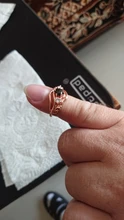 Huitan-Anillo de bruja para mujer, piedra negra única, ajuste giratorio, Diseño de banda, Color oro rosa, anillos de dedo de compromiso para mujer, venta al por mayor