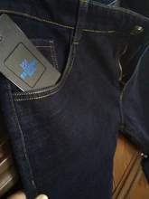 2020 nuevo invierno de los hombres pantalones vaqueros ceñidos de negocios de moda espesar pantalones de mezclilla de estiramiento pantalones de marca Negro Azul